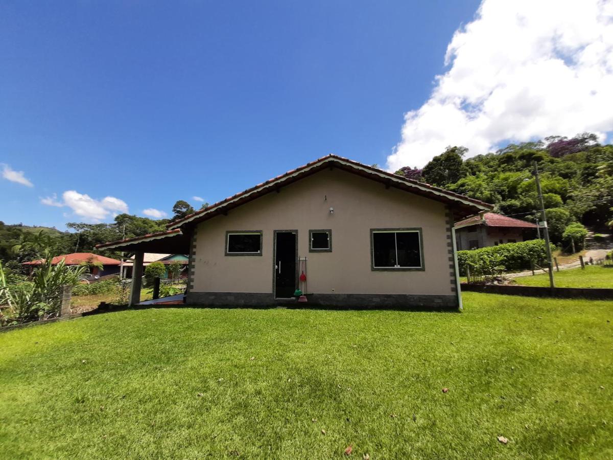 Casa Rosa Lumiar, Cachoeira Particular E Fazendinha Bagian luar foto