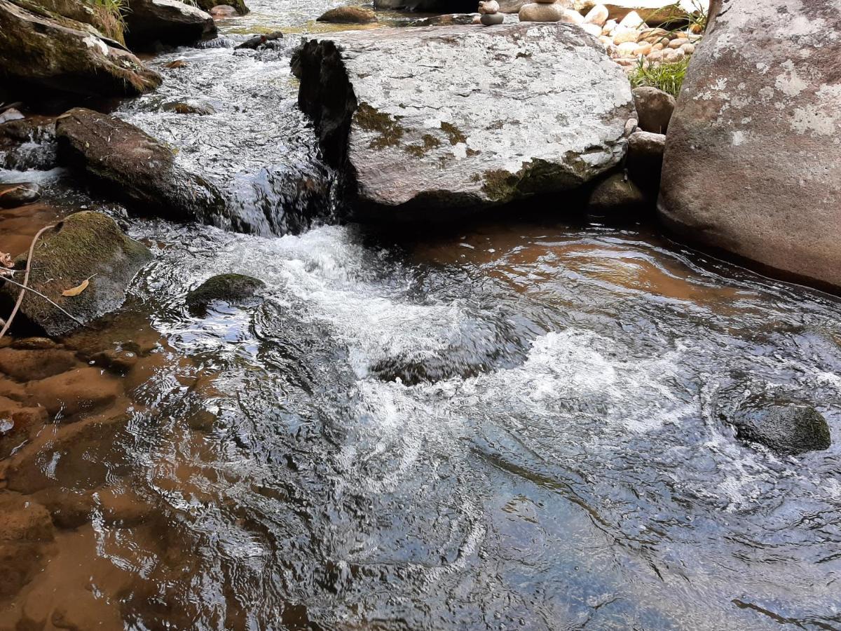 Casa Rosa Lumiar, Cachoeira Particular E Fazendinha Bagian luar foto