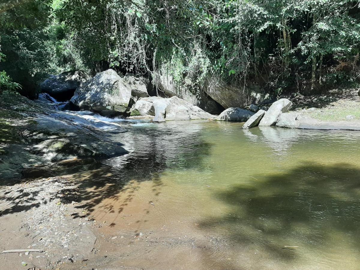 Casa Rosa Lumiar, Cachoeira Particular E Fazendinha Bagian luar foto